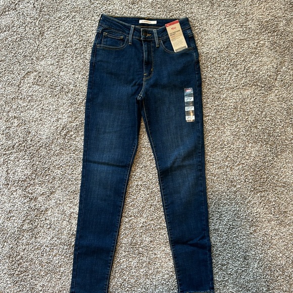 Levi’s High Rise Skinny - Picture 2 of 5